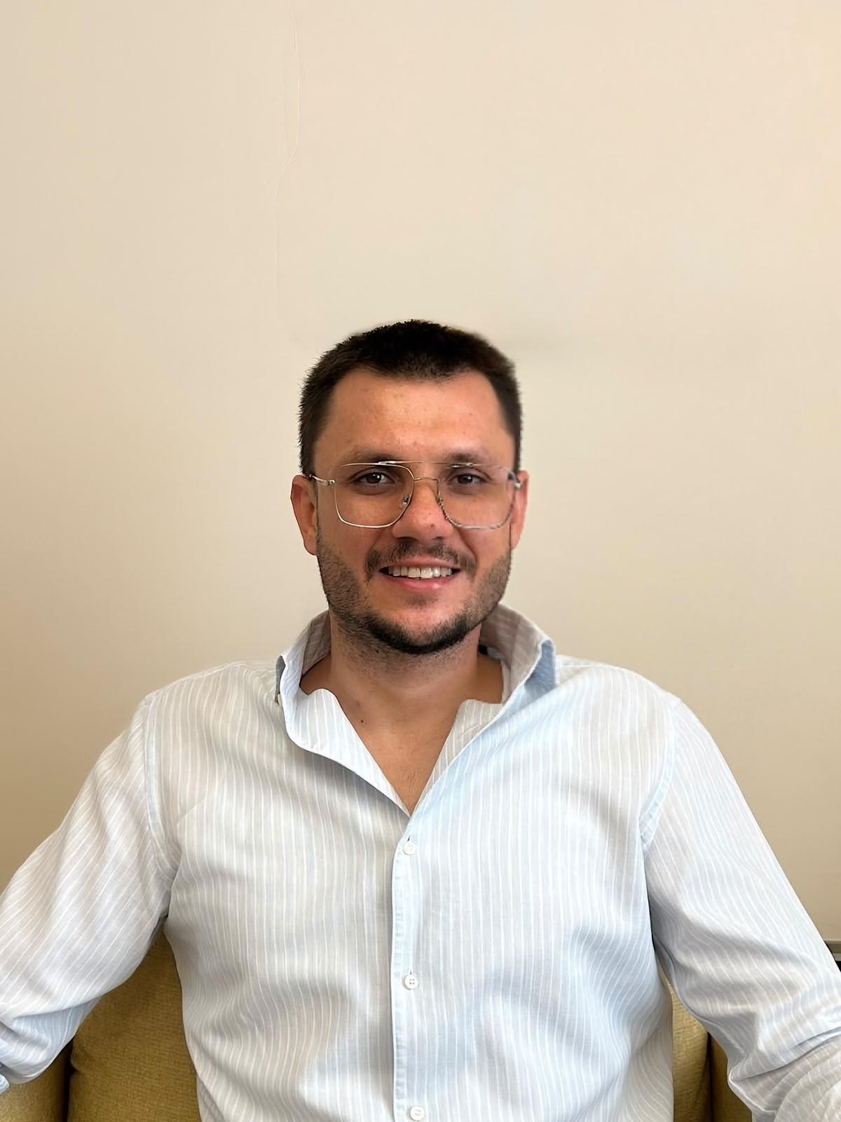 Biz Kimiz 